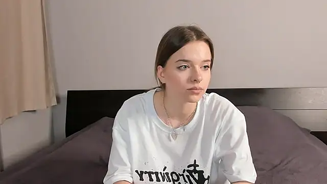 Snapshot of MonaClive chatting on January 19, 2025, 10:50 am MonaClive online show from January 19, 2025, 10:50 am