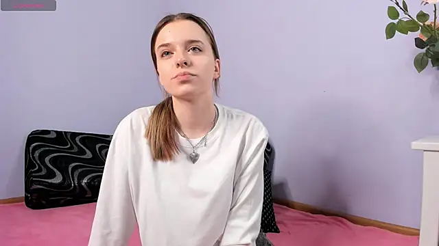 Snapshot of MonaClive chatting on January 21, 2025, 2:48 pm MonaClive online show from January 21, 2025, 2:48 pm