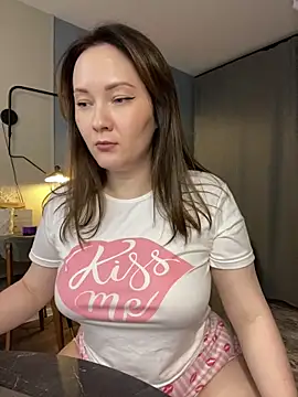 Snapshot of Kiss_My_Body chatting on September 22, 2025, 4:42 pm Kiss My Body online show from September 22, 2025, 4:42 pm