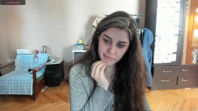 Snapshot of _Roselina_ chatting on April 27, 2026, 12:03 pm Roselina online show from April 27, 2026, 12:03 pm