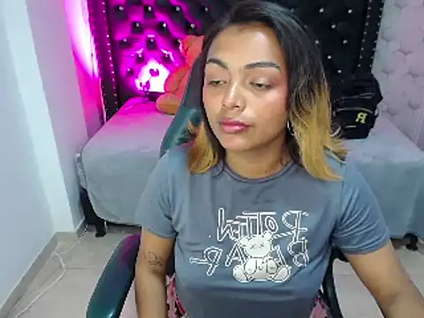 Snapshot of madelein_m chatting on February 7, 2025, 7:06 pm madelein m online show from February 7, 2025, 7:06 pm