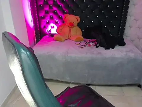 Snapshot of madelein_m chatting on February 8, 2025, 3:53 pm madelein m online show from February 8, 2025, 3:53 pm