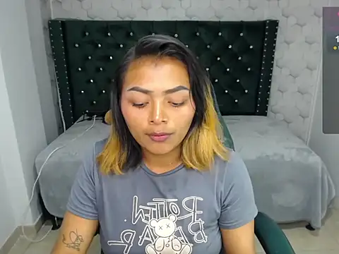 Snapshot of madelein_m chatting on February 11, 2025, 7:27 pm madelein m online show from February 11, 2025, 7:27 pm