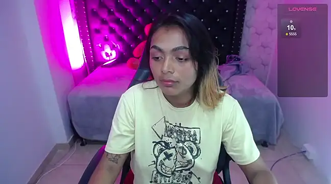 Snapshot of madelein_m chatting on February 16, 2025, 12:41 am madelein m online show from February 16, 2025, 12:41 am