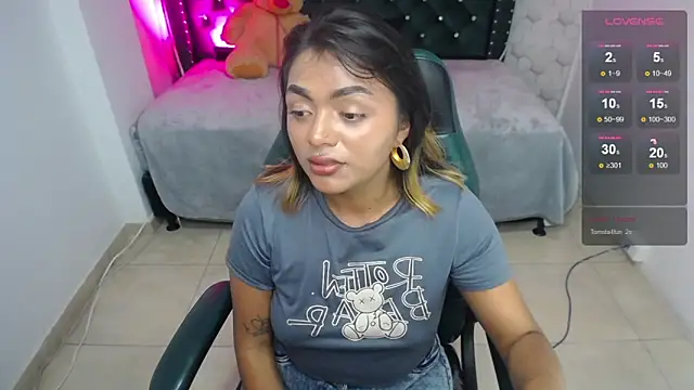 Snapshot of madelein_m chatting on February 27, 2025, 10:42 pm madelein m online show from February 27, 2025, 10:42 pm