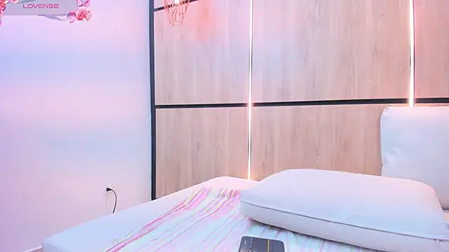 Snapshot of pocahontas_pow chatting on February 18, 2025, 12:17 pm pocahontas pow online show from February 18, 2025, 12:17 pm