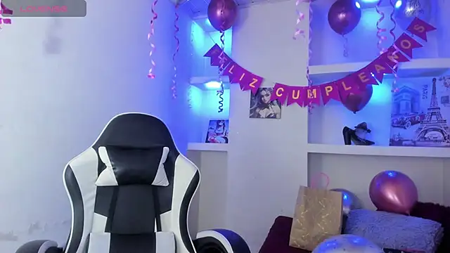 Snapshot of Miss_sparkle00 chatting on February 5, 2026, 8:35 pm Miss sparkle00 online show from February 5, 2026, 8:35 pm