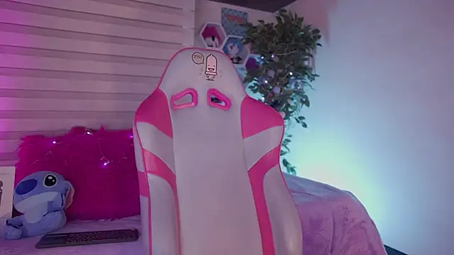 Snapshot of emma_soffia_ chatting on October 2, 2025, 5:31 pm emma soffia  online show from October 2, 2025, 5:31 pm