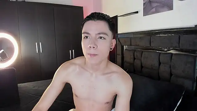 alanblack1 online show from January 18, 2026, 1:04 pm