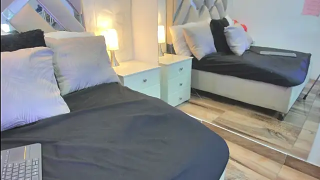 raquell moore online show from April 14, 2026, 12:11 pm