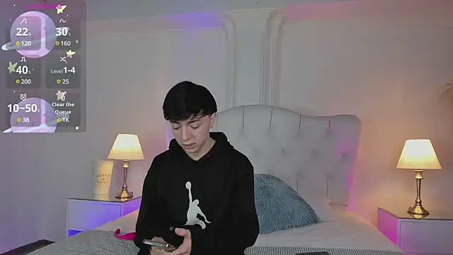 ethan and ava online show from March 11, 2025, 1:45 pm