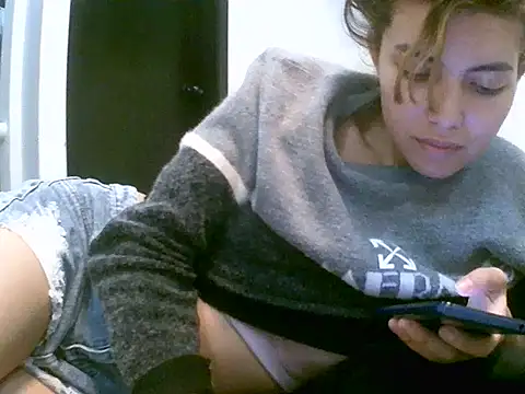 Snapshot of VittoriaTaylor chatting on December 16, 2025, 10:26 pm VittoriaTaylor online show from December 16, 2025, 10:26 pm