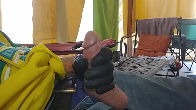 Snapshot of bwcbeat83 chatting on February 28, 2026, 10:44 pm bwcbeat83 online show from February 28, 2026, 10:44 pm