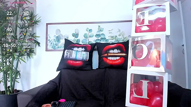 Snapshot of NicolettaLima chatting on February 14, 2025, 8:15 pm NicolettaLima online show from February 14, 2025, 8:15 pm