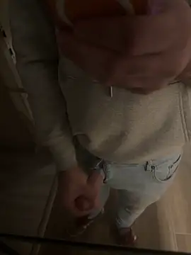 Snapshot of Klaus298 chatting on December 2, 2025, 8:41 am Klaus298 online show from December 2, 2025, 8:41 am