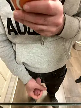 Snapshot of Klaus298 chatting on December 16, 2025, 7:02 am Klaus298 online show from December 16, 2025, 7:02 am