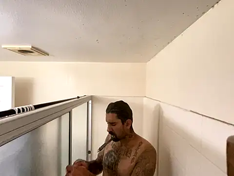 Snapshot of hornycouple818 chatting on September 12, 2025, 5:40 am hornycouple818 online show from September 12, 2025, 5:40 am