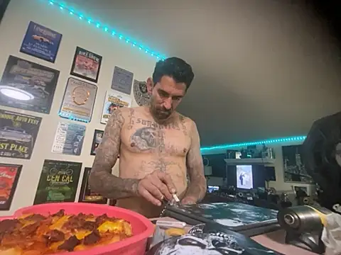 hornycouple818 online show from November 25, 2025, 9:42 am