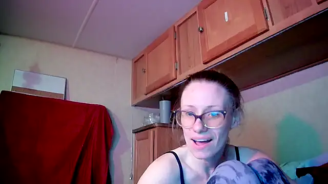 Snapshot of VibeyLovers chatting on February 23, 2025, 8:28 am VibeyLovers online show from February 23, 2025, 8:28 am