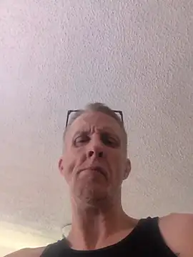 Snapshot of VibeyLovers chatting on November 8, 2025, 10:08 pm VibeyLovers online show from November 8, 2025, 10:08 pm