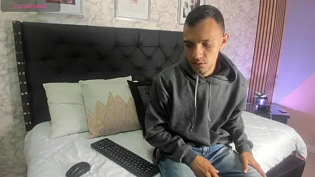 stefany pablo1 online show from March 3, 2025, 1:09 pm