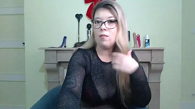 kamilalova online show from April 1, 2026, 2:03 pm