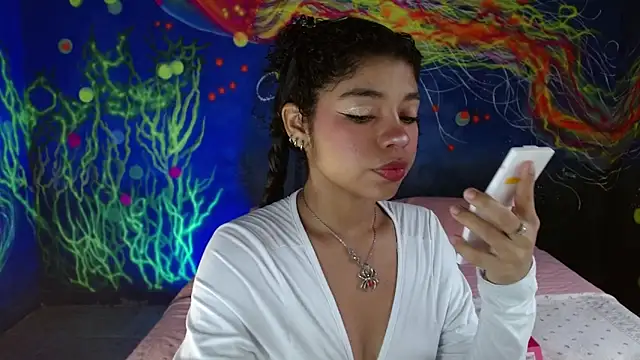 lucie petite online show from September 10, 2025, 6:19 pm