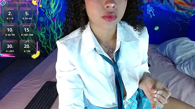 lucie petite online show from October 16, 2025, 6:31 pm