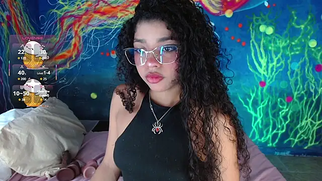 lucie petite online show from November 6, 2025, 6:42 pm