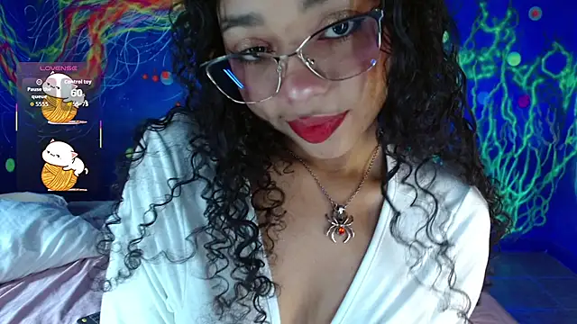 lucie petite online show from November 9, 2025, 6:50 pm