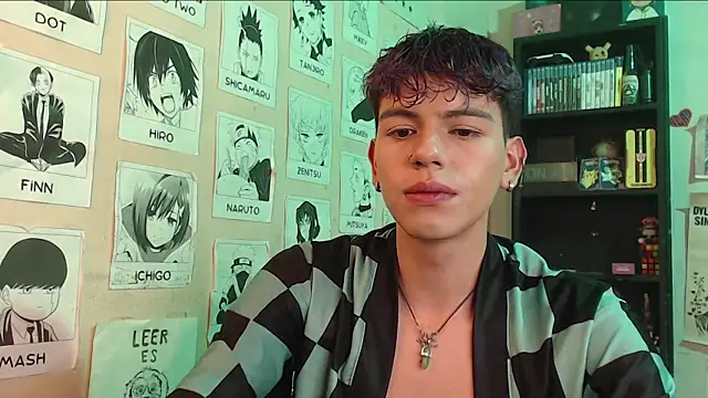 Snapshot of Mickey_Magic chatting on February 13, 2025, 6:41 am Mickey Magic online show from February 13, 2025, 6:41 am