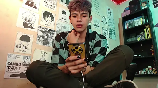 Snapshot of Mickey_Magic chatting on March 1, 2025, 2:37 am Mickey Magic online show from March 1, 2025, 2:37 am