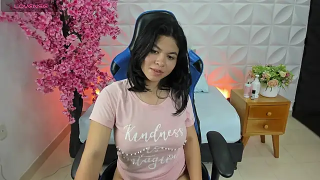 Snapshot of adarna13_ chatting on March 21, 2025, 10:39 pm adarna13  online show from March 21, 2025, 10:39 pm