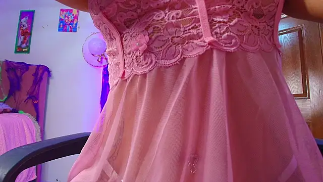 Snapshot of MiaFlamesxxx chatting on October 16, 2025, 12:00 am MiaFlamesxxx online show from October 16, 2025, 12:00 am