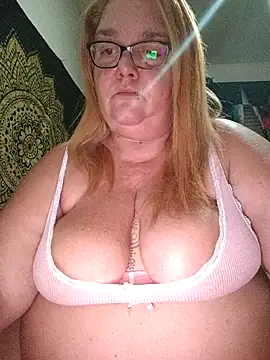 diosacurvy1984 online show from October 23, 2025, 9:02 pm