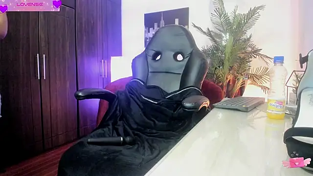 Snapshot of VioletParkker chatting on February 6, 2025, 5:40 pm VioletParkker online show from February 6, 2025, 5:40 pm