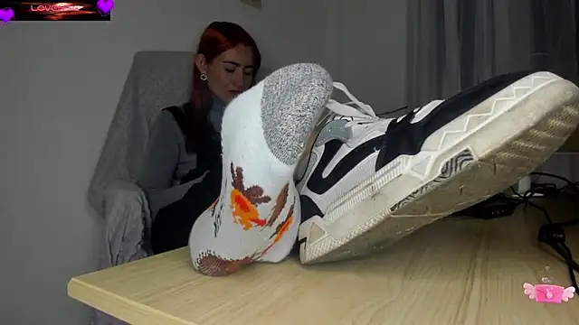 Snapshot of VioletParkker chatting on December 15, 2025, 2:16 am VioletParkker online show from December 15, 2025, 2:16 am