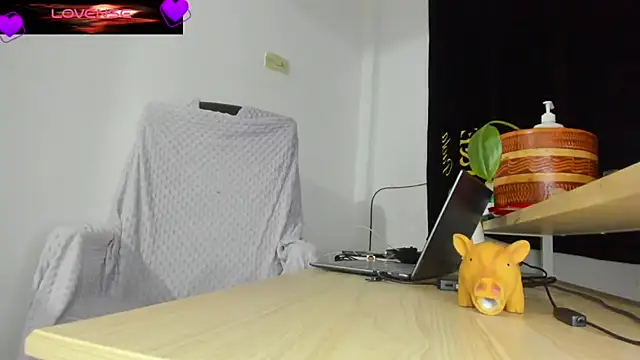 VioletParkker online show from March 28, 2026, 2:33 am