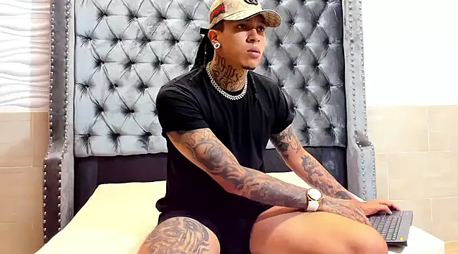 Snapshot of Kenaii_7777 chatting on January 18, 2025, 3:31 am Kenaii 7777 online show from January 18, 2025, 3:31 am