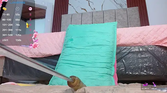 JosieBrown  online show from April 17, 2026, 8:12 pm