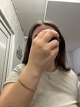 KiraBarlows online show from March 19, 2026, 7:40 pm