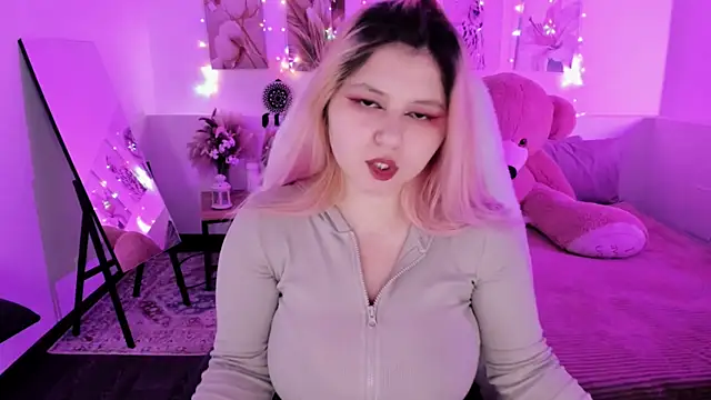 DiaAngell online show from April 7, 2026, 7:47 pm