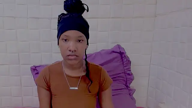 EroticSexyPrada online show from April 17, 2026, 2:47 am