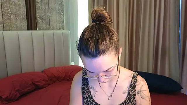 SusannJohnson online show from May 17, 2026, 12:08 am