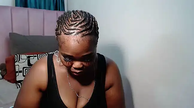 Snapshot of Hazel-nutt chatting on March 18, 2025, 9:43 pm Hazel-nutt online show from March 18, 2025, 9:43 pm