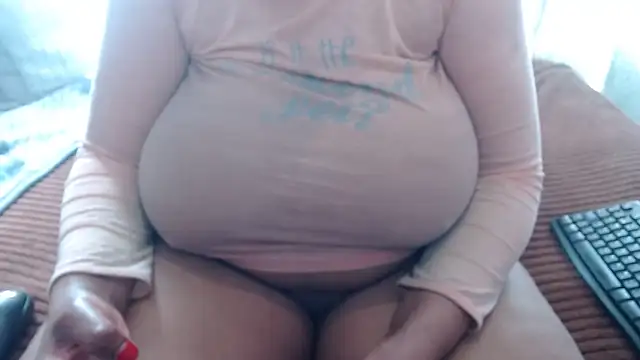 BUBBLYBUNNYxx online show from May 6, 2026, 9:47 am