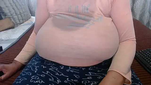 BUBBLYBUNNYxx online show from May 7, 2026, 5:13 am