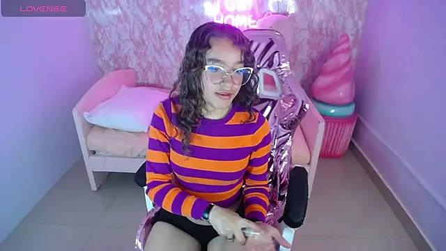 kassandra ch  online show from February 7, 2025, 4:35 pm