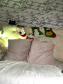 Lili  taylor online show from December 21, 2025, 2:19 am