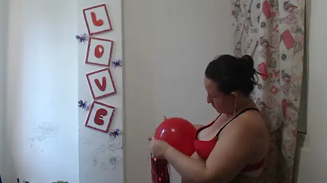 Yohis Kiut25 online show from February 13, 2026, 5:31 pm